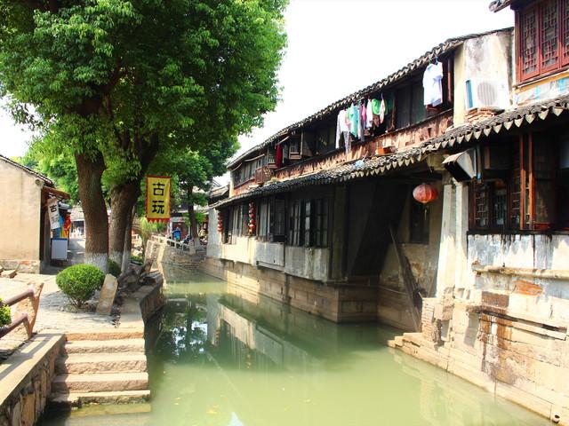 逃出白海豹洞